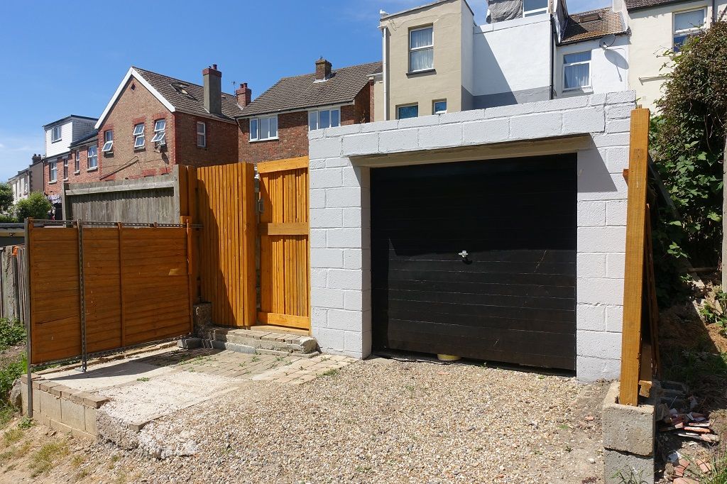 Garage & Parking Space